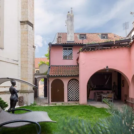 Monastery Gallery With Garden And Parking Daire *