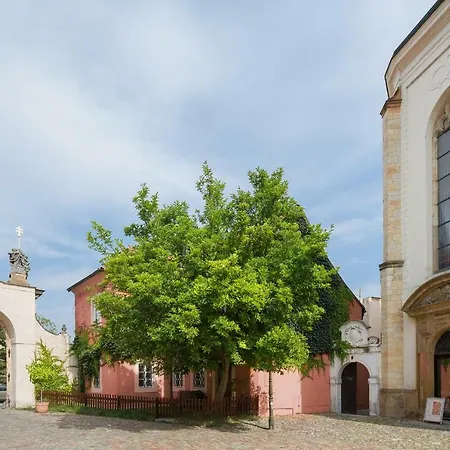Апартаменты Monastery Gallery With Garden And Parking Прага