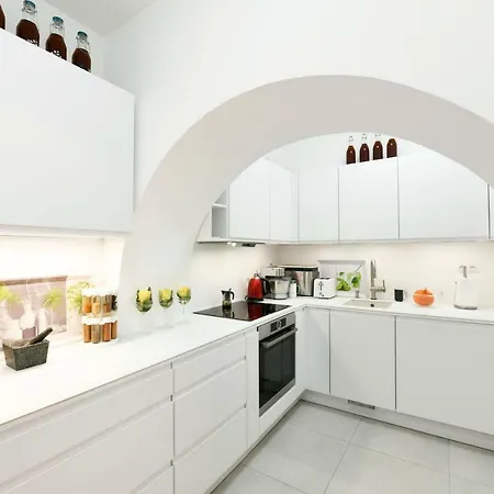Monastery Gallery With Garden And Parking Daire